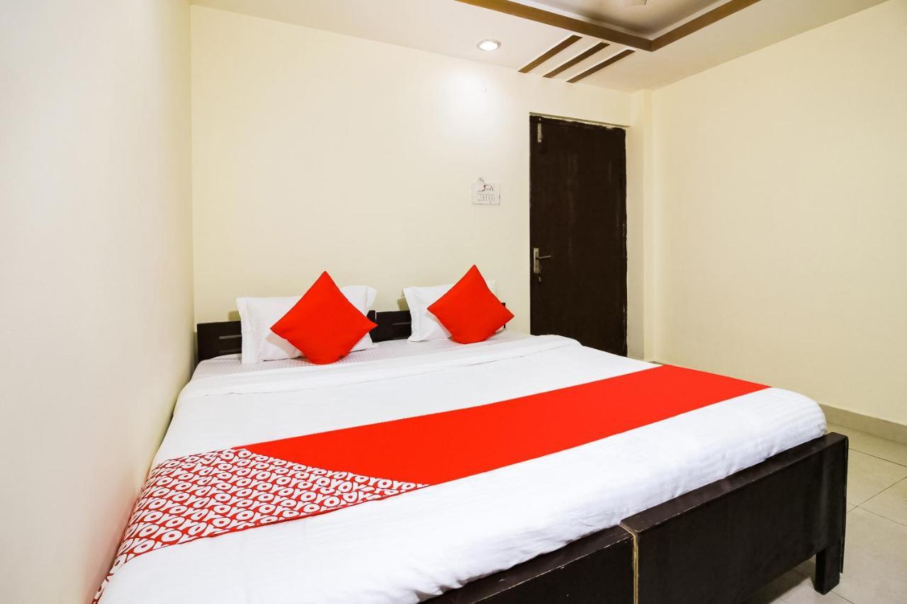 Oyo 45320 Hotel Mars Агартала Номер фото